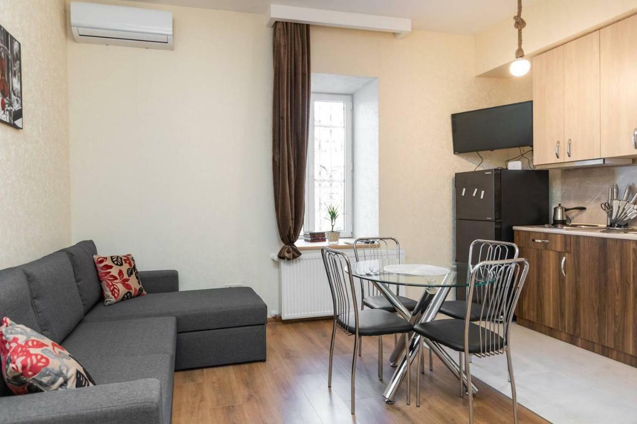 Wehost Stylish Apartment In Old Tbilisi Ngoại thất bức ảnh